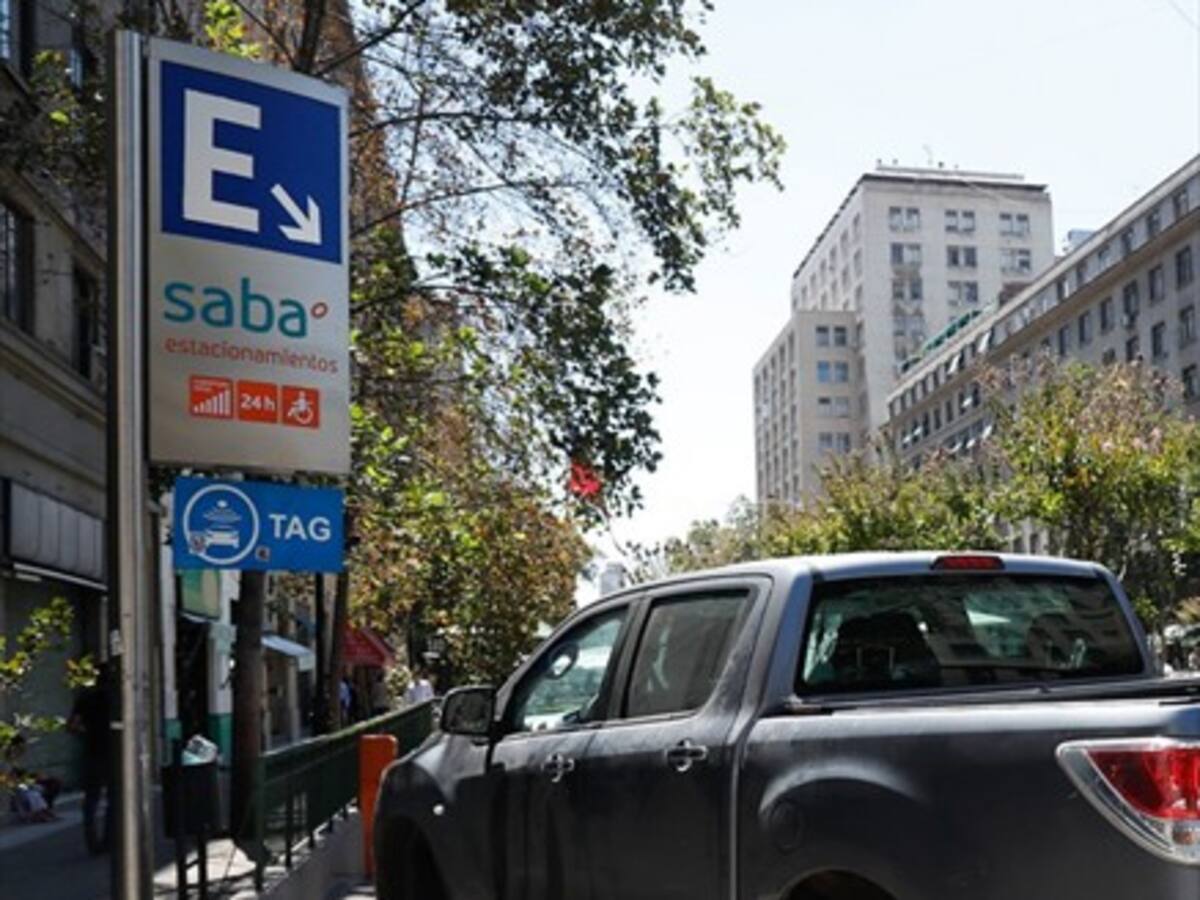 Gobierno presenta antecedentes a FNE por eventual colusión en estacionamientos