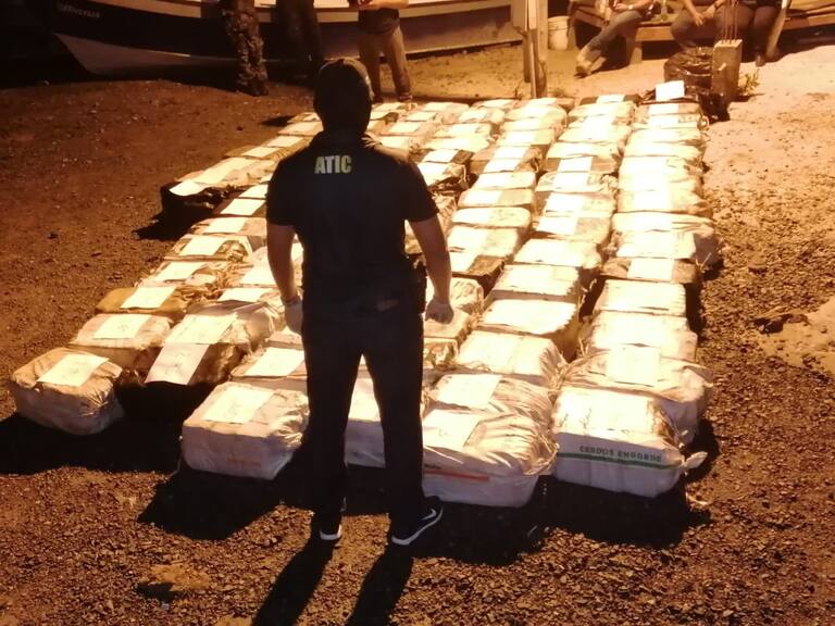 Operativo policial para un gran decomiso de droga en la isla de Roatán