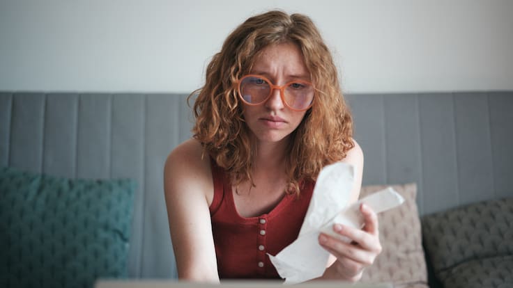 ¿Te están cobrando una deuda de más de 5 años? ¿No desaparece tras ese tiempo? Experto entrega las claves