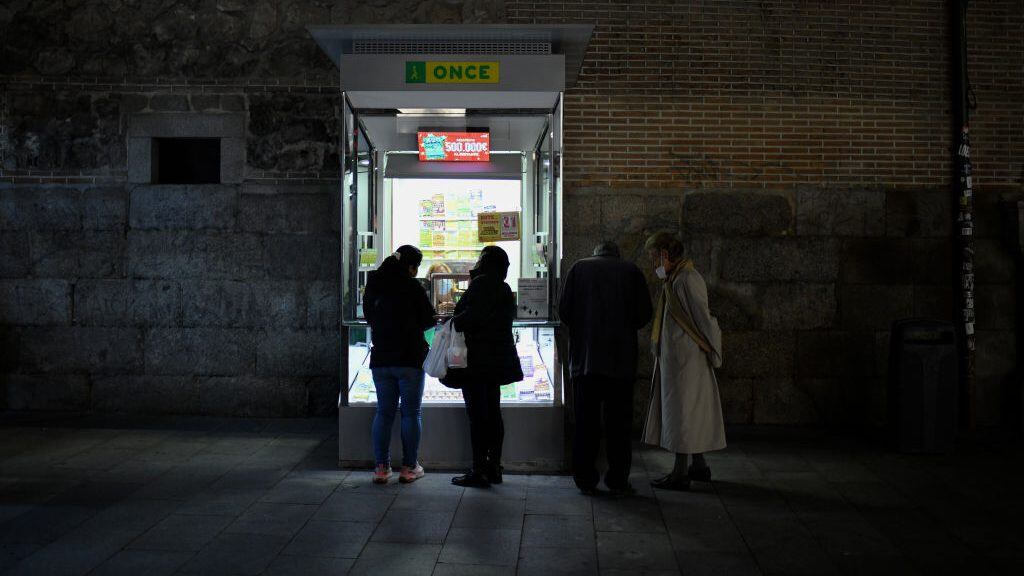 A lottery stand remains open in the city centre during the Lockdown in Madrid on 28th October, 2020. (Photo by Juan Carlos Lucas/NurPhoto via Getty Images)