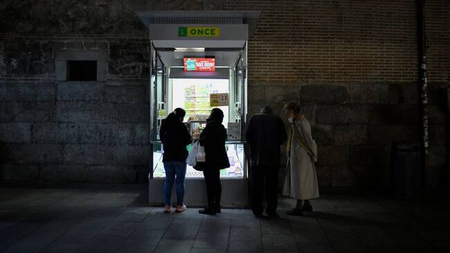 A lottery stand remains open in the city centre during the Lockdown in Madrid on 28th October, 2020. (Photo by Juan Carlos Lucas/NurPhoto via Getty Images)