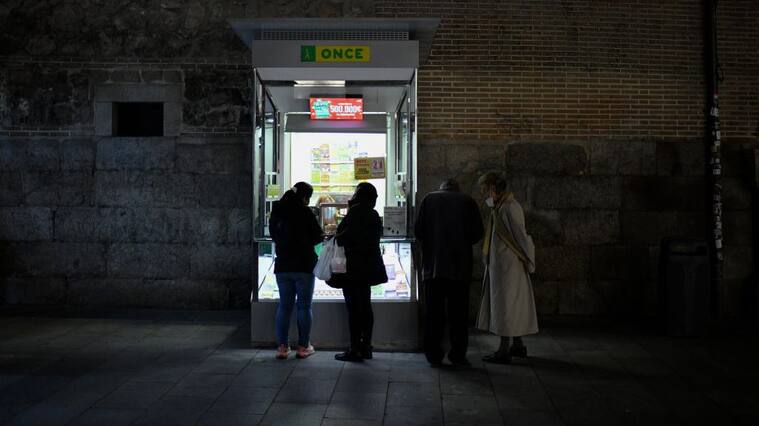 A lottery stand remains open in the city centre during the Lockdown in Madrid on 28th October, 2020. (Photo by Juan Carlos Lucas/NurPhoto via Getty Images)