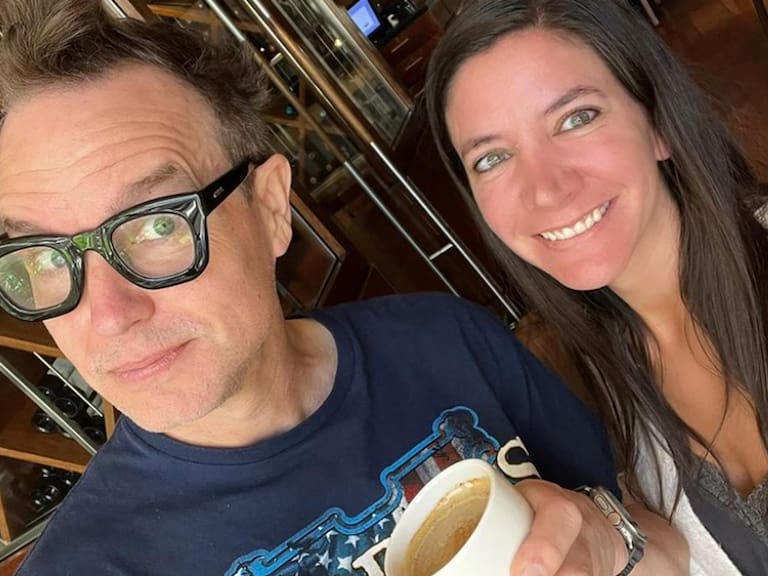 Se casó y tomó sol con Sam Smith y Blink-182: el loquísimo fin de semana de querida periodista de Mega