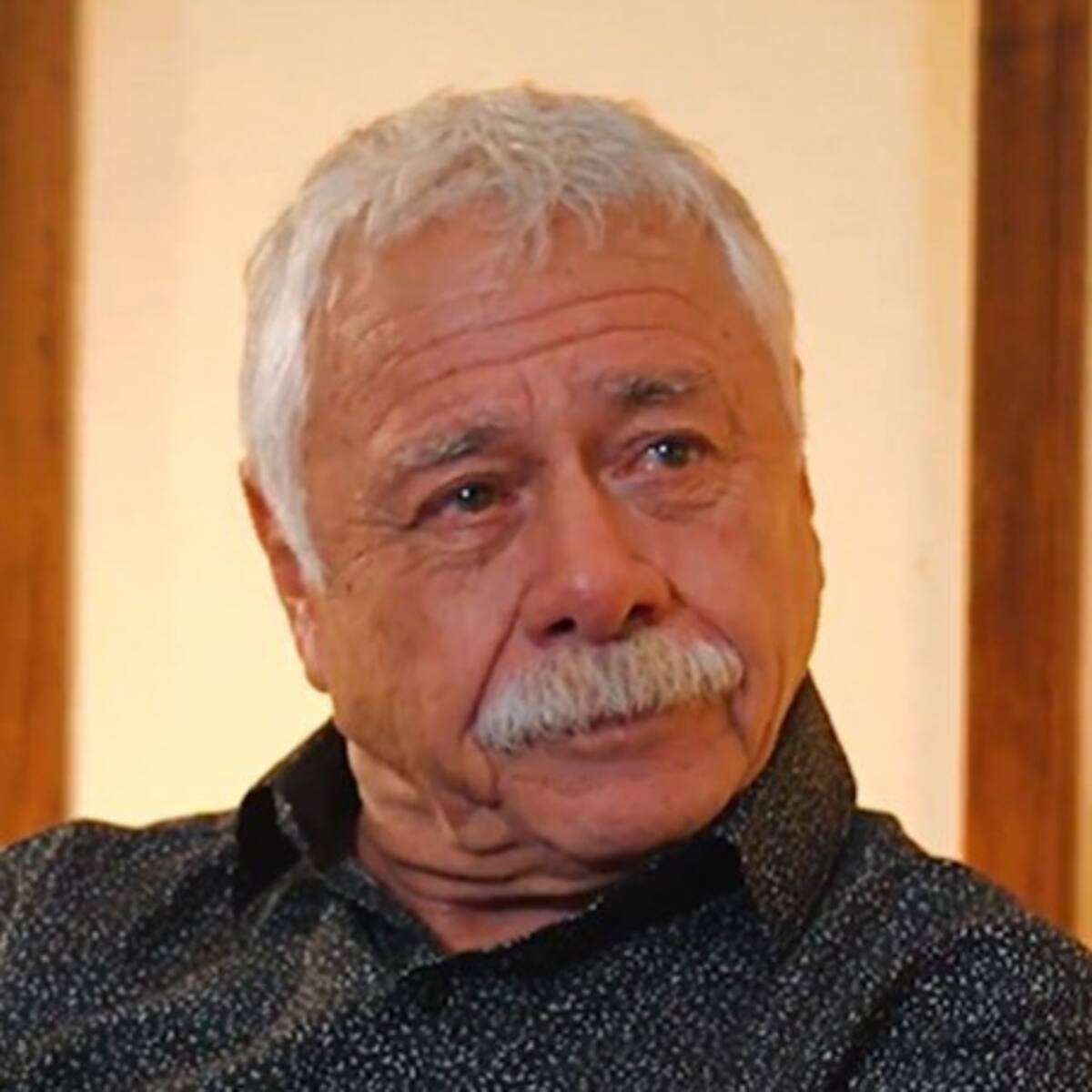 “Tendría que vivir hasta los 130 años”: la indignación de Carlos Caszely por devolución de cobros excesivos de su isapre