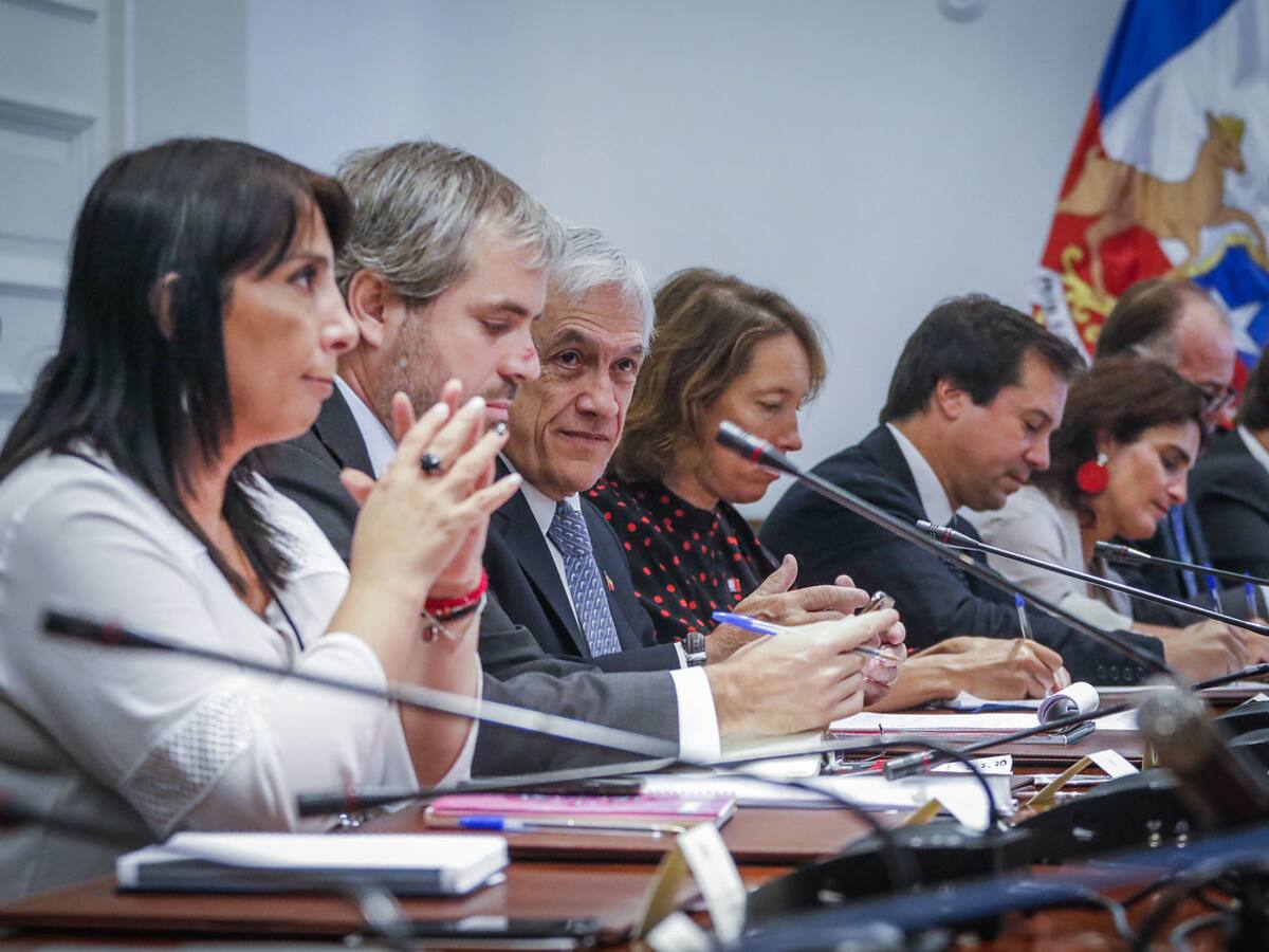 En La Moneda habría «incomodidad» por petición de alcaldes de decretar cuarentena obligatoria