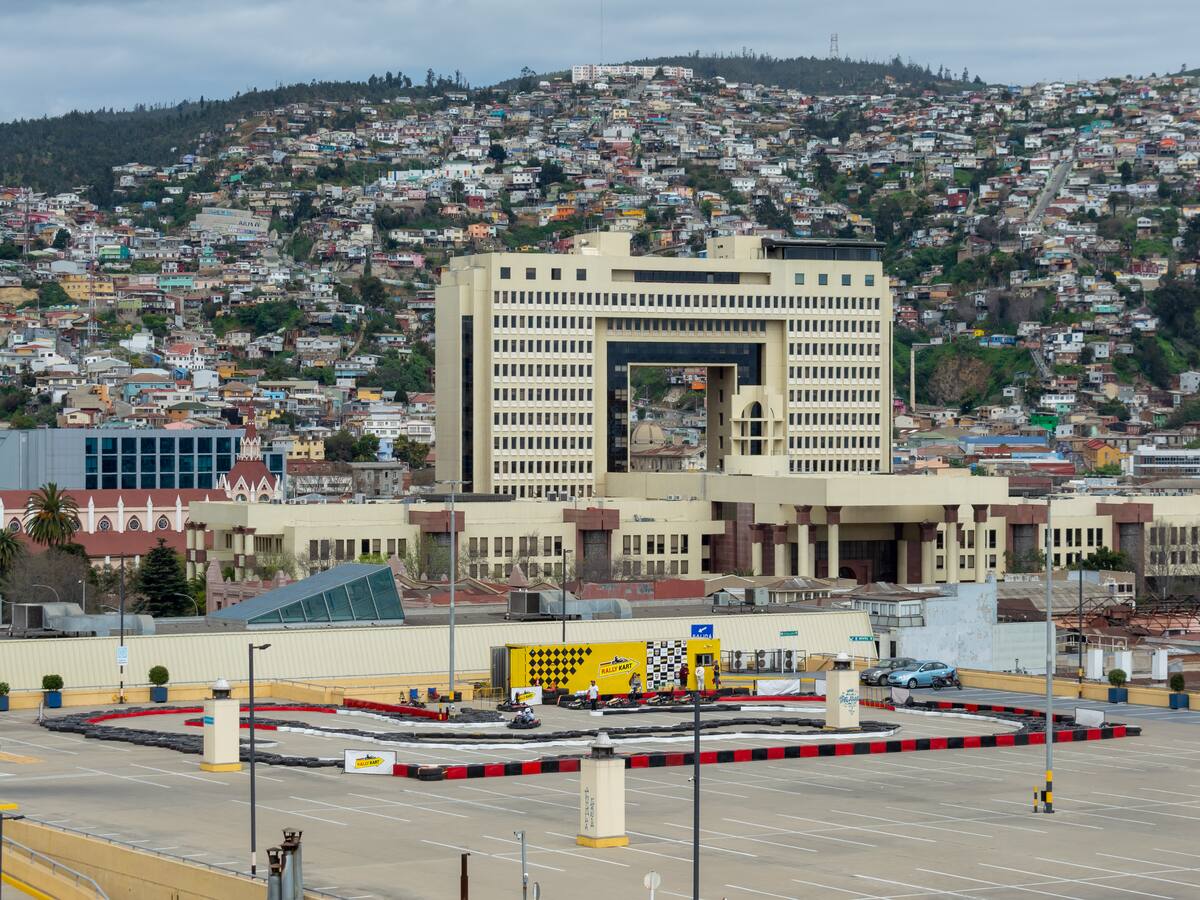 Senado inicia sumarios contra más de 10 funcionarios por licencias médicas irregulares y viajes al extranjero