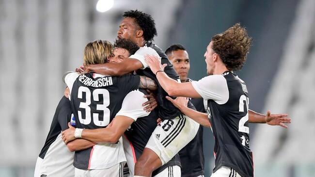 TURIN, ITALY - JULY 26: Cristiano Ronaldo of Juventus celebrates with teammates Federico Bernardeschi, Juan Cuadrado, Alex Sandro and Adrien Rabiot after scoring his team's first goal during the Serie A match between Juventus and UC Sampdoria at Allianz Stadium on July 26, 2020 in Turin, Italy. (Photo by Daniele Badolato - Juventus FC/Juventus FC via Getty Images)