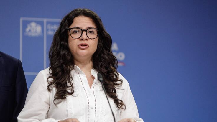 Ministra Orellana acusa que alcalde de Penco “no ha firmado ni un oficio pidiendo los subsidios” tras incendio