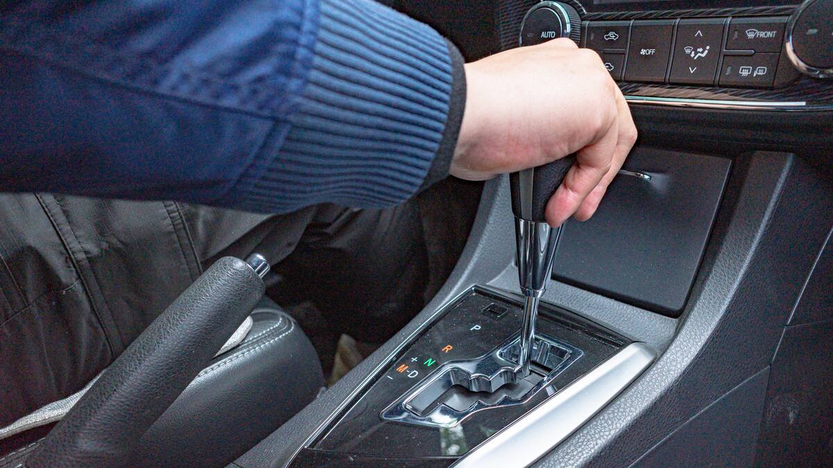 “Daño serio y muy costoso”: este es el error que nunca debes cometer al estacionar un auto automático