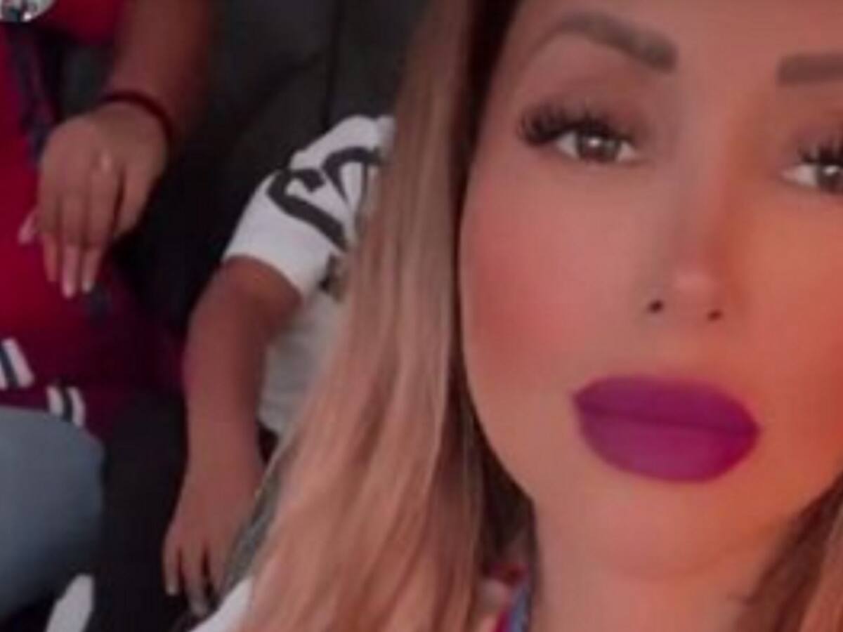 Marité Matus aleonó a la tribuna con polera de Vidal y lideró el agradecimiento a la Generación Dorada