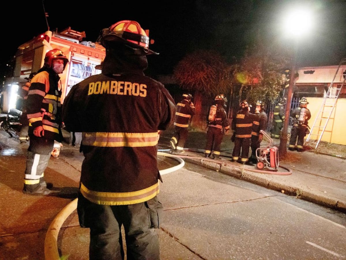 Se encontraban solos: tragedia en Recoleta deja a dos adultos mayores fallecidos tras incendio