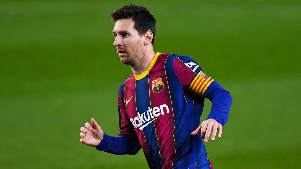 BARCELONA, SPAIN - DECEMBER 13: Lionel Messi of FC Barcelona looks on during the La Liga Santader match between FC Barcelona and Levante UD at Camp Nou on December 13, 2020 in Barcelona, Spain. (Photo by David Ramos/Getty Images)