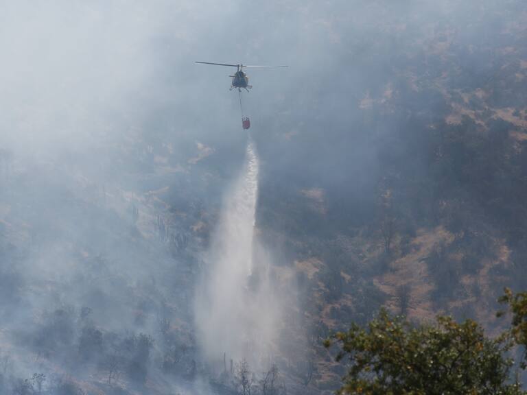 Alerta Roja por gran incendio forestal en zona rural de la comuna de Quillón