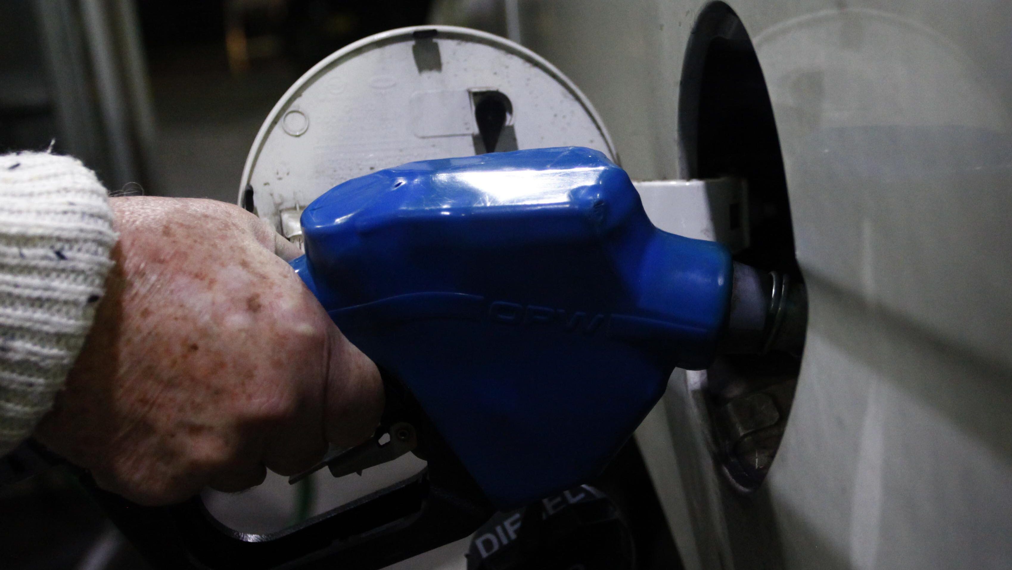 Ministro de Economía por impuesto específico a los combustibles