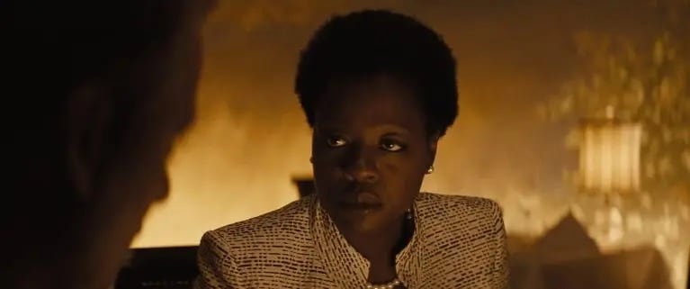 Viola Davis como Amanda Waller.