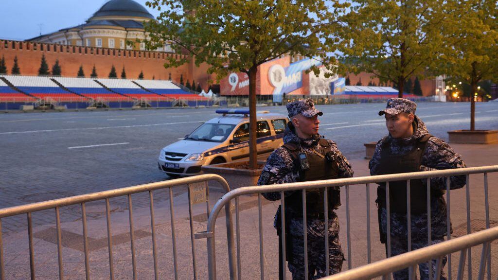 Policías custodian la residencia presidencial de Rusia en Moscú