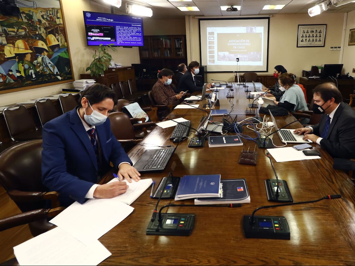 Bono de $200 mil: Comisión de diputados aprobó en general el proyecto para afiliados sin fondos en las AFP