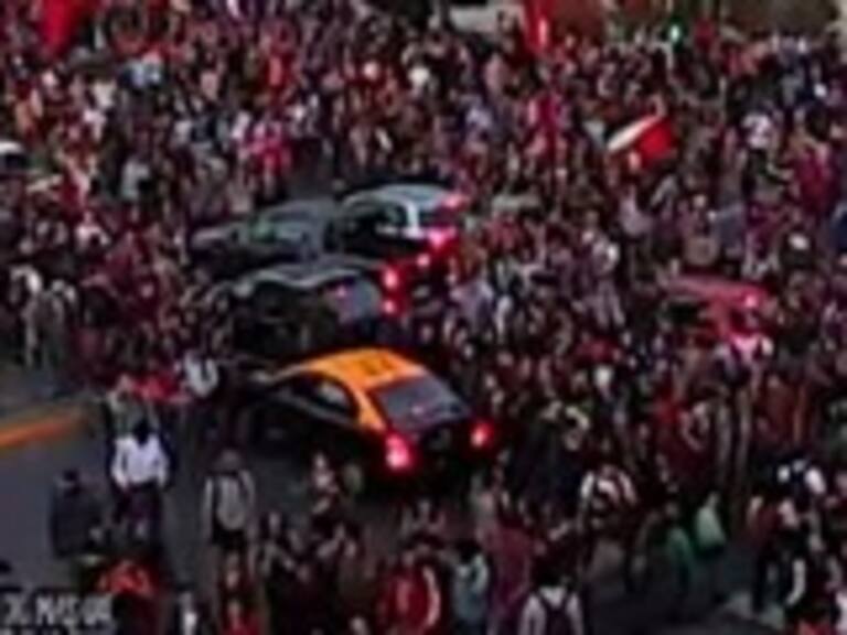 Estudiantes marcharon en Valparaíso y Santiago en memoria de jóvenes asesinados