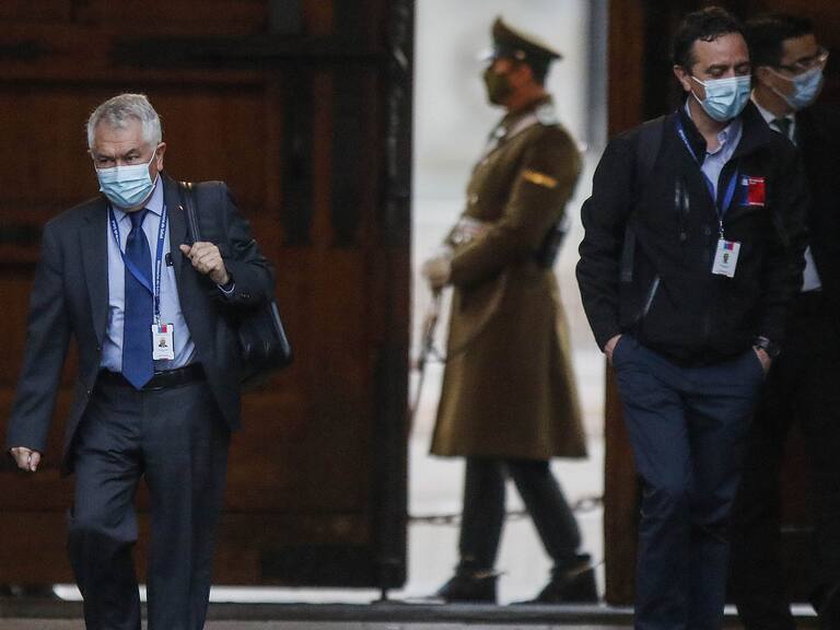 Ministro Paris: «Hay una enorme diferencia entre salir de cuarentena y el desconfinamiento»