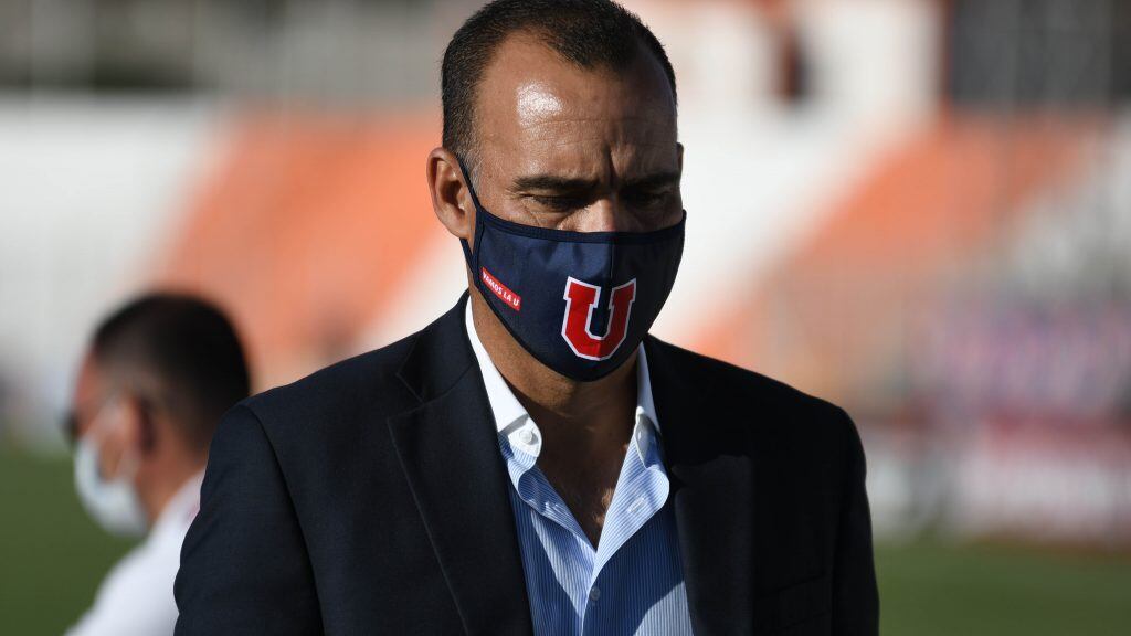 28 DICIEMBRE 2020 / ANTOFAGASTA Director Técnico de Universidad de Chile Rafael Dudamel se retira del campo de juego luego de que su equipo cayera por 2 tantos a 0 , durante el partido valido por la Vigésimasexta fecha del Campeonato Nacional AFP Plan Vital 2020, entre Cobresal vs Universidad de Chile , disputado en el Estadio El Cobre
FOTO CAMILO ALFARO / AGENCIAUNO