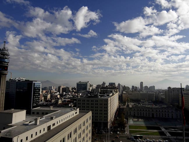 Hasta 30 grados: revisa el pronóstico del tiempo en Santiago para hoy jueves 18 de abril