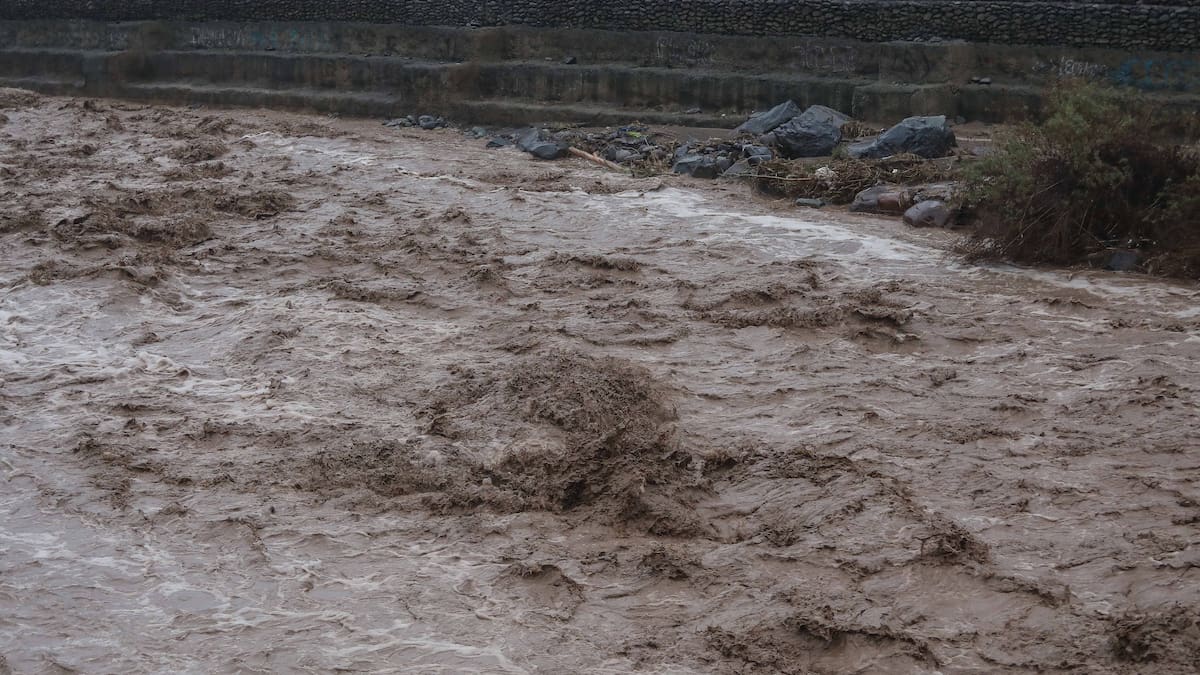 Senapred declara Alerta Amarilla en seis comunas de la RM por crecida del río Mapocho