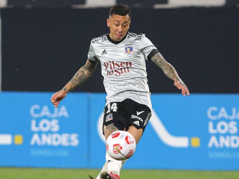 Alfredo Stöhwing reconoce a Martín Rodríguez como "una de las alternativas" para reforzar a Colo Colo