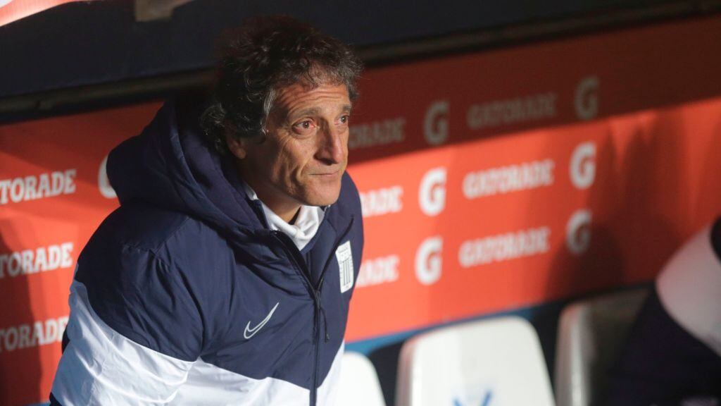 Peru's Alianza Lima head coach Mario Salas is seen during a closed-door Copa Libertadores group phase football match against Uruguay's Nacional at the Gran Parque Central Stadium in Montevideo, on October 21, 2020, amid the COVID-19 novel coronavirus pandemic. (Photo by Matilde Campodonico / POOL / AFP) (Photo by MATILDE CAMPODONICO/POOL/AFP via Getty Images)