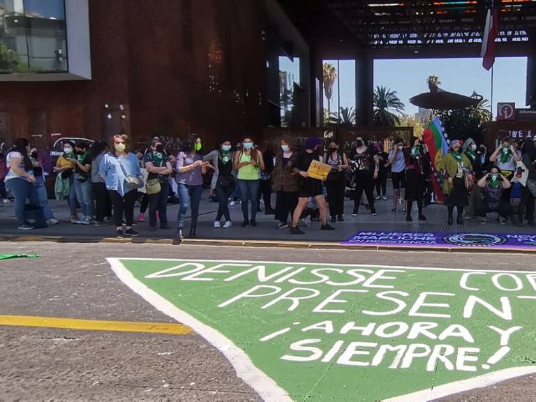 Manifestación feminista homenajeó a Denisse Cortés y pidió el fin de la militarización en la Araucanía