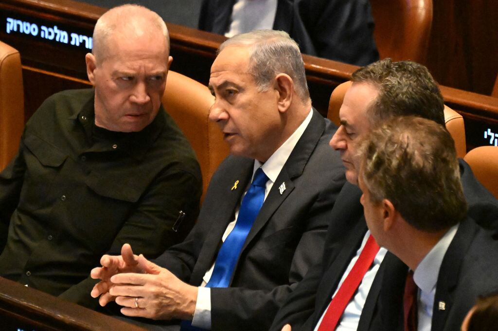El primer ministro de Israel, Benjamin Netanyahu, junto al entonces ministro de defensa Yoav Gallant en Jerusalén