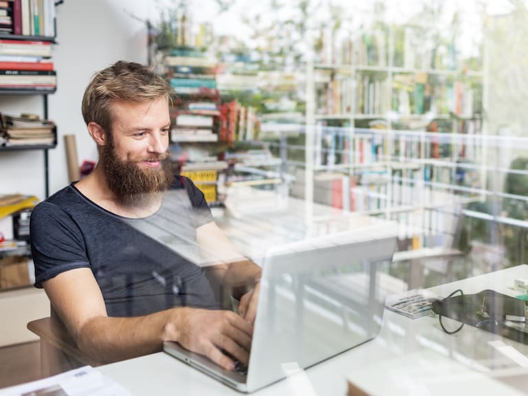 La celebración del Día del Libro se trasladó a las plataformas digitales: conversatorios online y vivos de autores en redes sociales