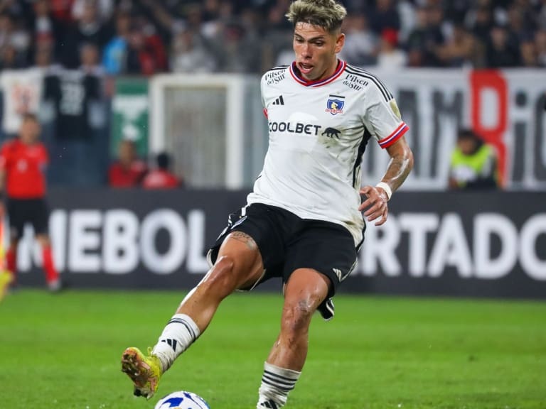 En Colo Colo defienden a Carlos Palacios por su expulsión ante Boca Juniors: "Fue exagerado"
