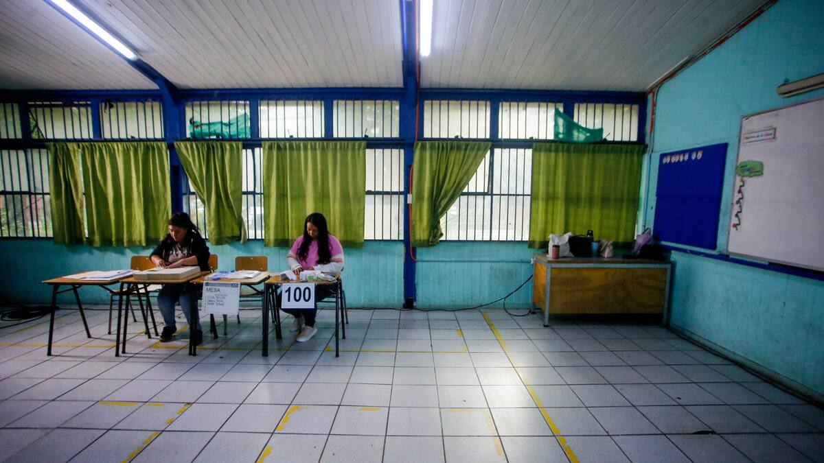 La alta multa que pone el Servel a los vocales de mesa que no se presenten este domingo en la segunda vuelta