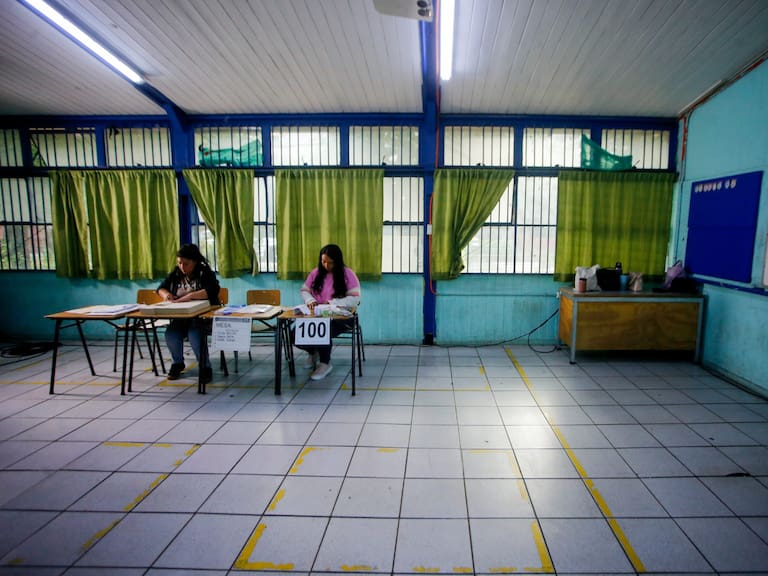 La alta multa que pone el Servel a los vocales de mesa que no se presenten este domingo en la segunda vuelta