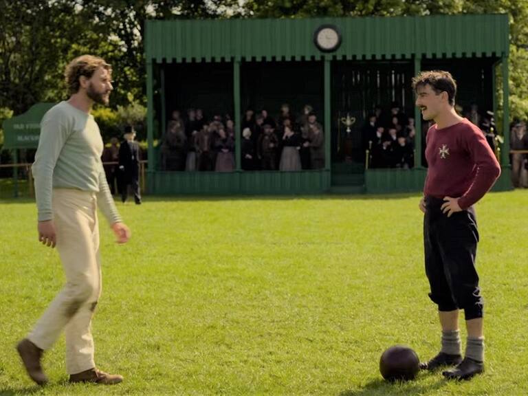 Una escena de la serie "The English Game"