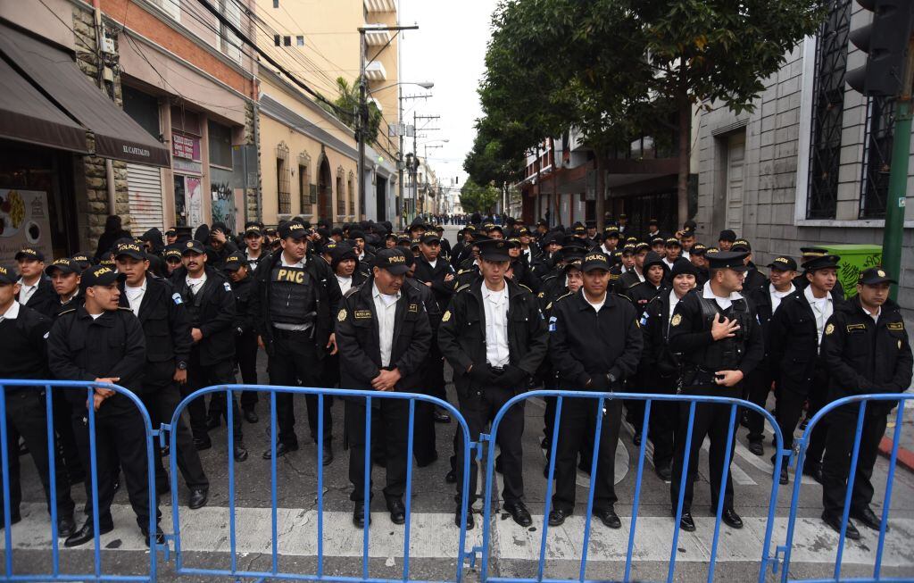 La policía resguarda el congreso de Guatemala
