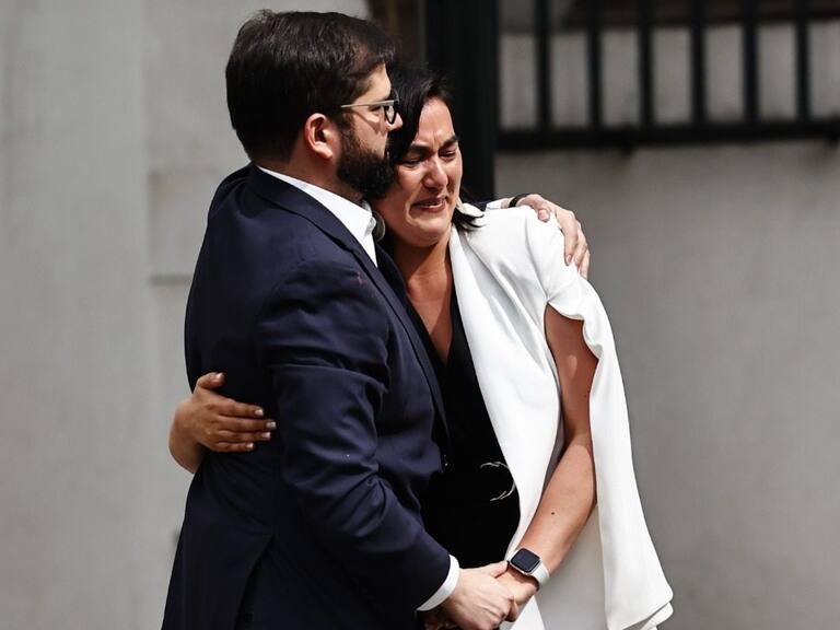 Con lágrimas y un fuerte abrazo, así fue el adiós de Izkia Siches