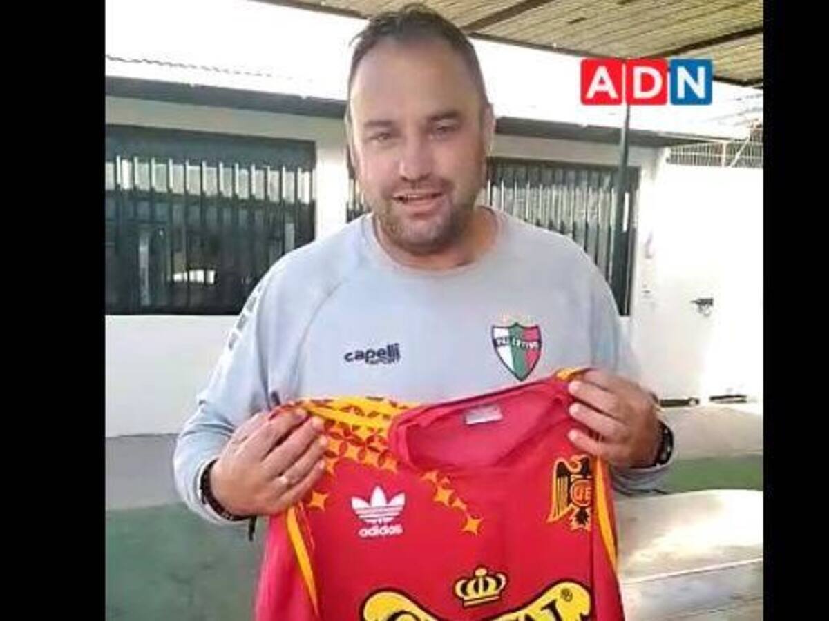 Los Tenores rematan histórica camiseta de Unión Española para ayudar a Antonio «El Chino» Arias
