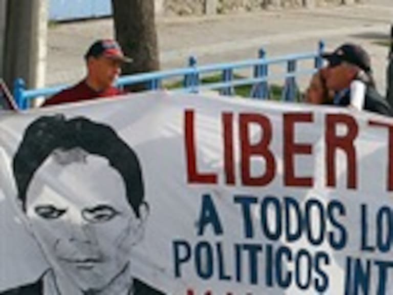 Hermano de Hernández Norambuena: Ni los jefes de cartel sufren esas condiciones carcelarias
