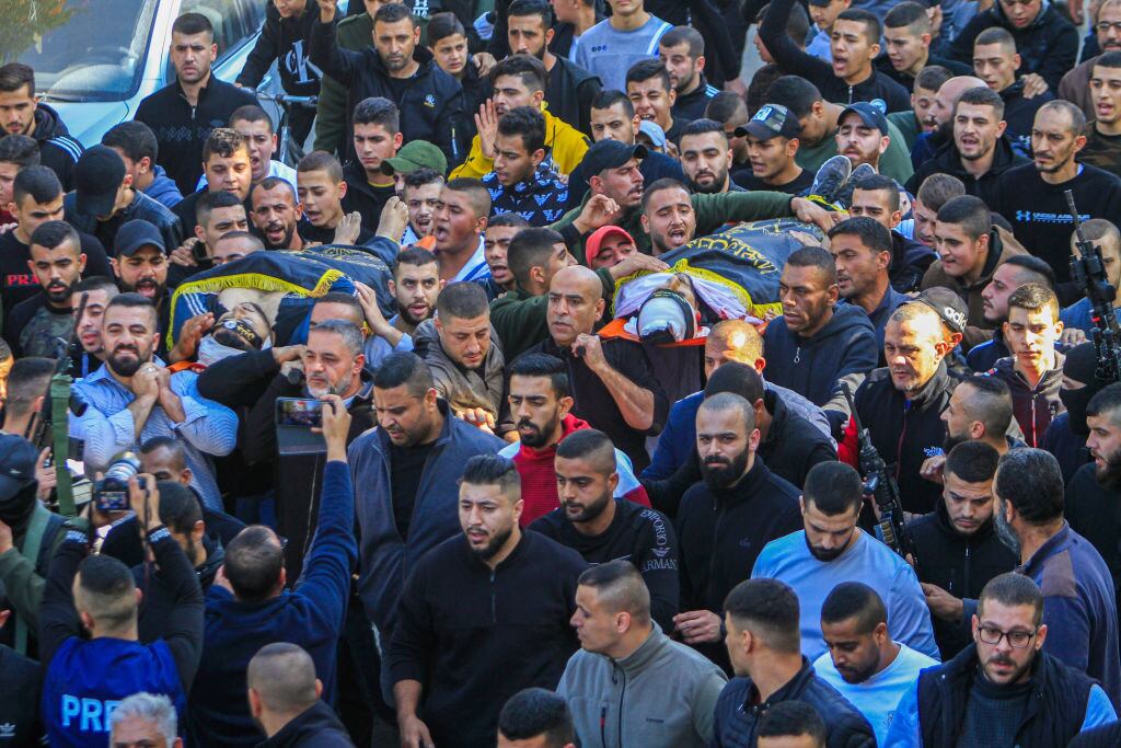 Cortejo de los palestinos asesinados por el ejército de Israel en Yenín