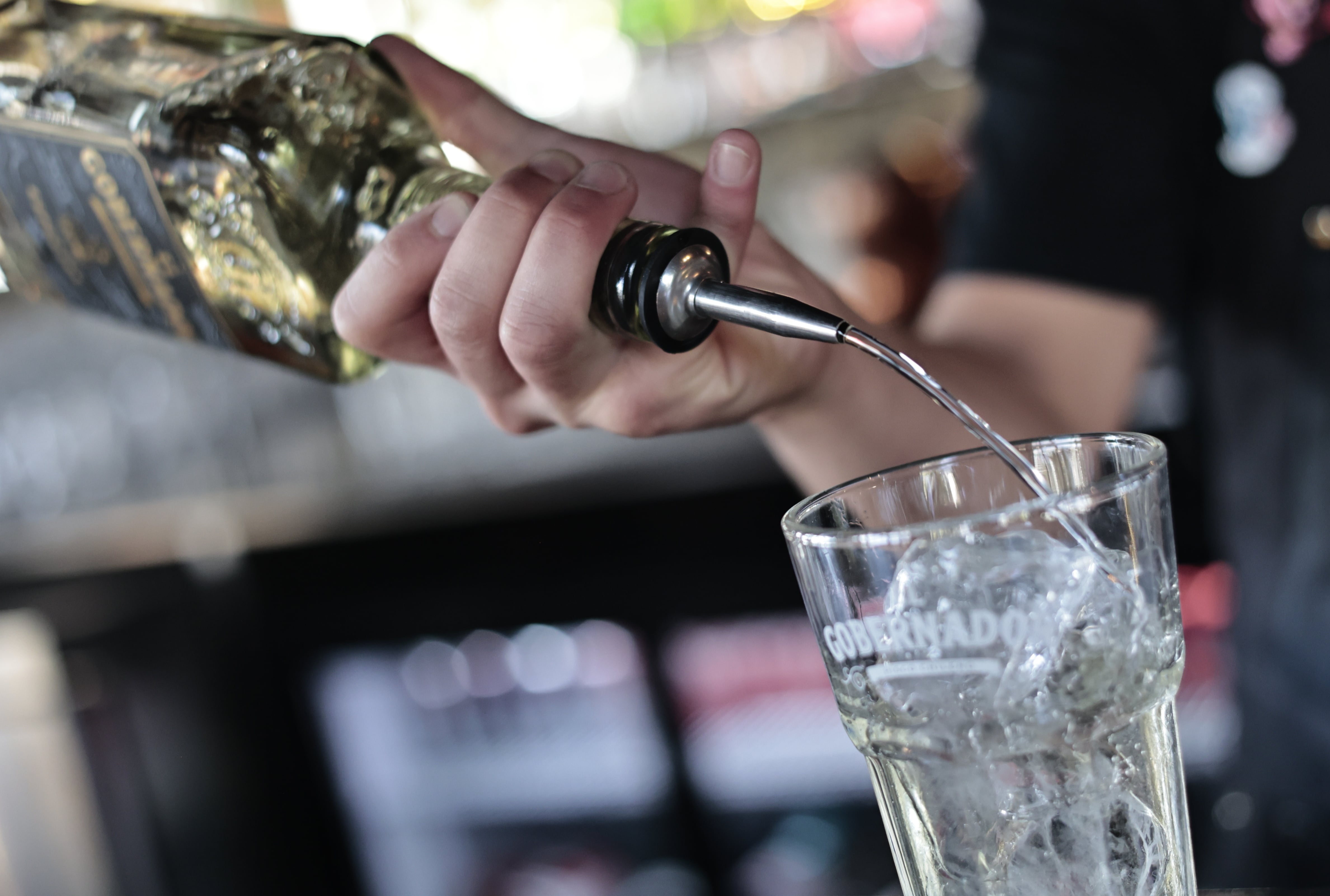 Histórica marca de pisco vuelve al mercado: será elaborada por una premiada pisquera chilena
