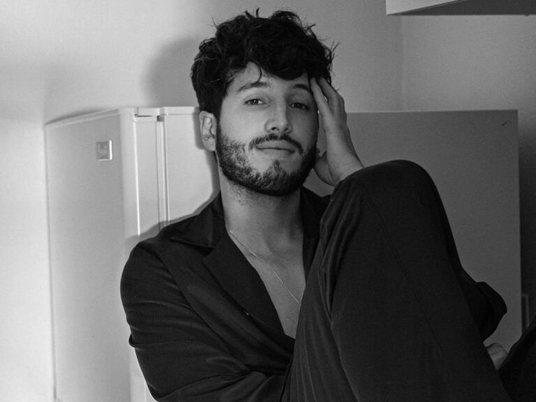 Sebastián Yatra explicó su desaparición de las redes sociales a través de su nuevo sencillo «Adiós»