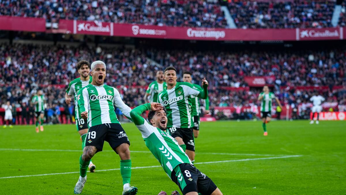 Con serios incidentes en las tribunas: Real Betis de Pellegrini se queda con el derbi ante el Sevilla de Alexis Sánchez