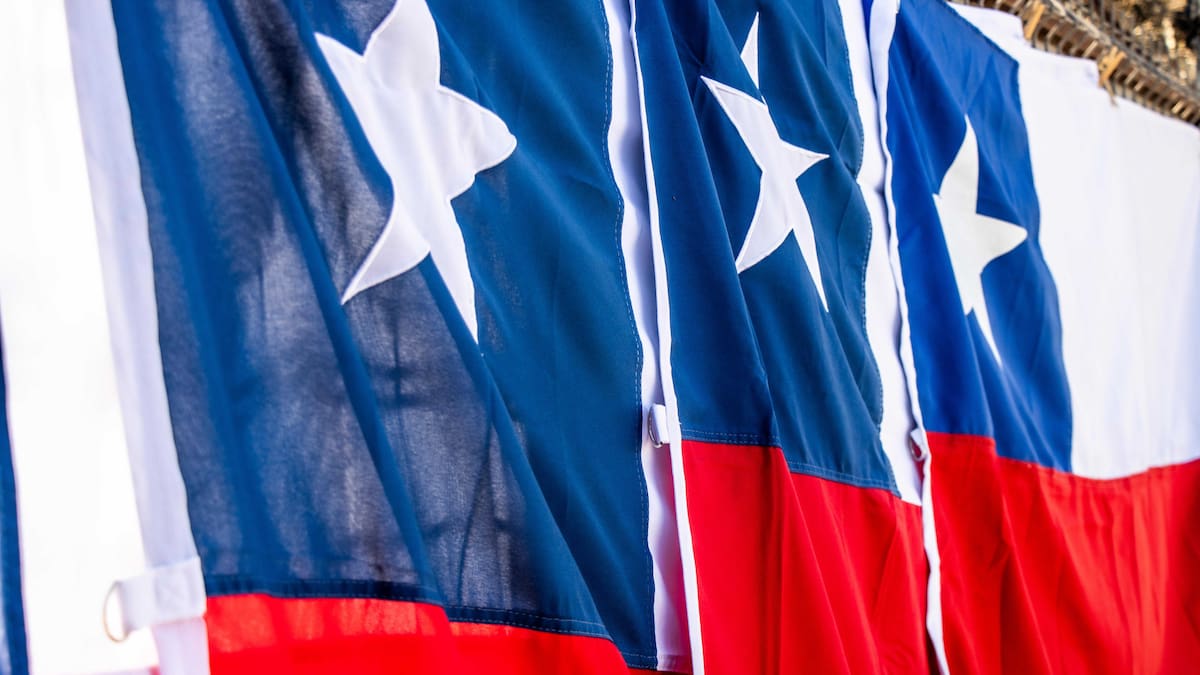 ¿Es obligatorio poner la bandera de Chile en departamentos? Así funciona la norma estas Fiestas Patrias 2026