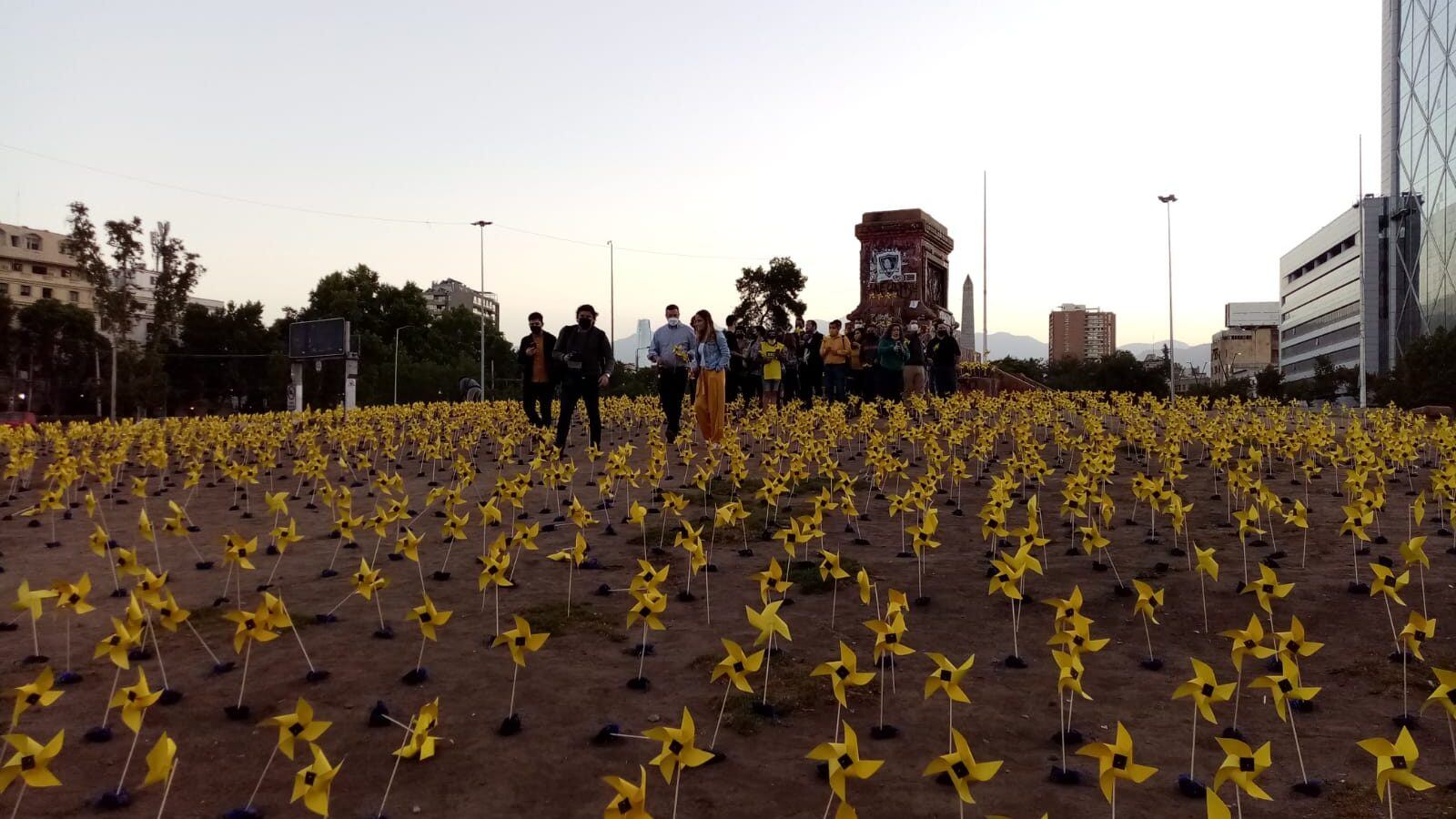 Sichel llenó de remolinos amarillos Plaza Baquedano