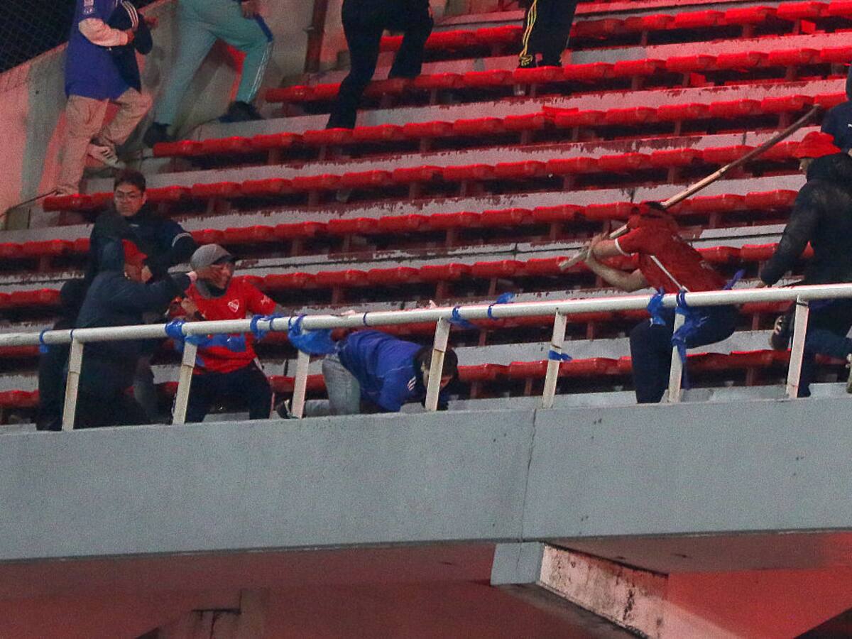 Dos quedaron en Argentina: esto es lo que se sabe de los hinchas de la U que aún permanecen internados