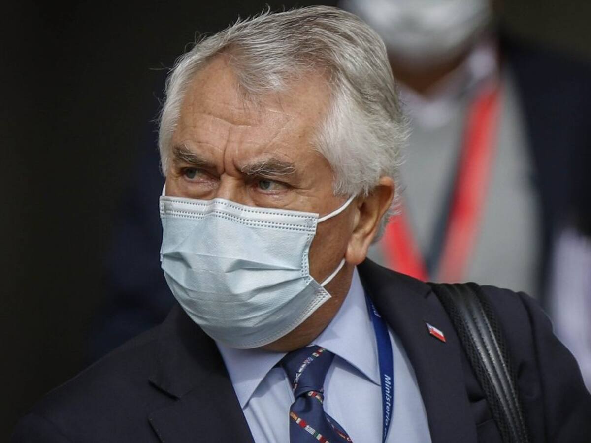 Ministro Paris: «Este es un virus endémico y lo más probable es que siga apareciendo hasta que tengamos una vacuna»