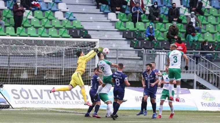 Deportes Santa Cruz igualó con Puerto Montt y sigue como líder de la Primera B