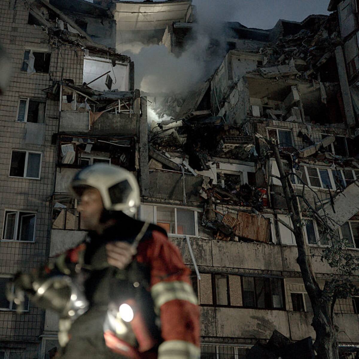 Rusia lanza masivo ataque contra edificios residenciales en Ucrania: al menos 14 muertos y decenas de heridos