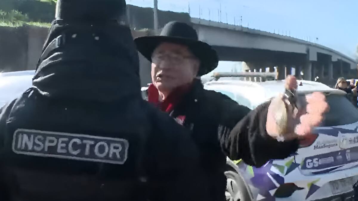 Equipo de “Tu Día” es agredido por adulto mayor: “¡Grábenlo! ¡Véanle la cara a este caballero!”